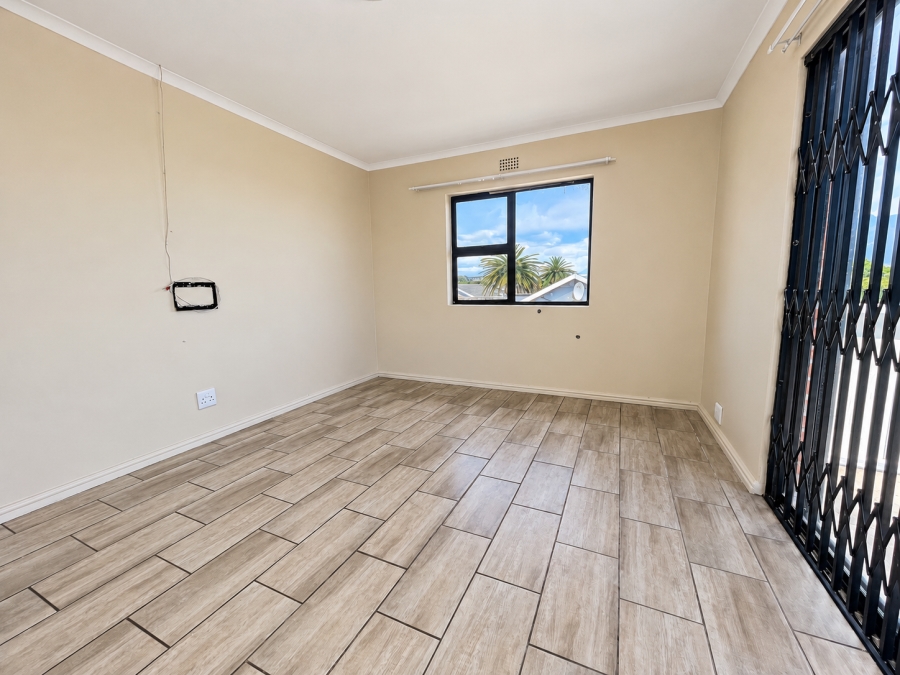 6 Bedroom Property for Sale in Rugby Western Cape